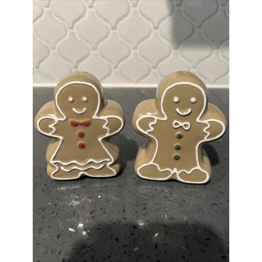 Gingerbread Boy and girl Salt And Pepper Shakers Traditional Holiday Christmas